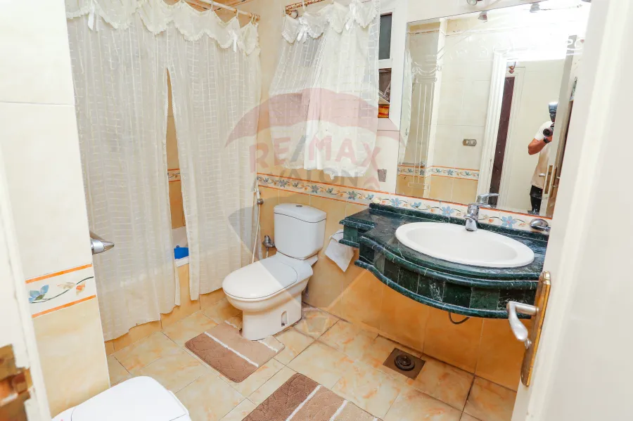 شقة للبيع 135 م سموحة (المربع الذهبي)