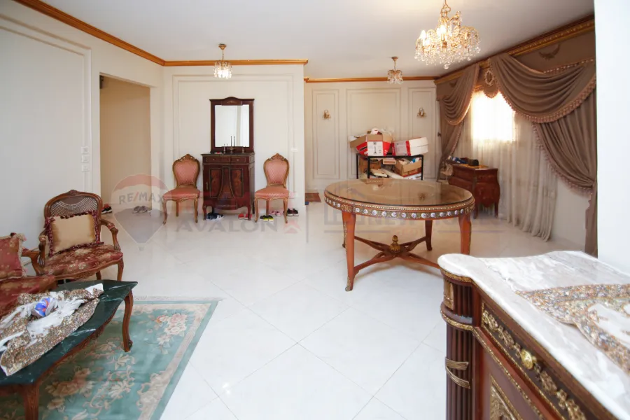 شقة للبيع 450 م سموحة ( ش مصطفى كامل )