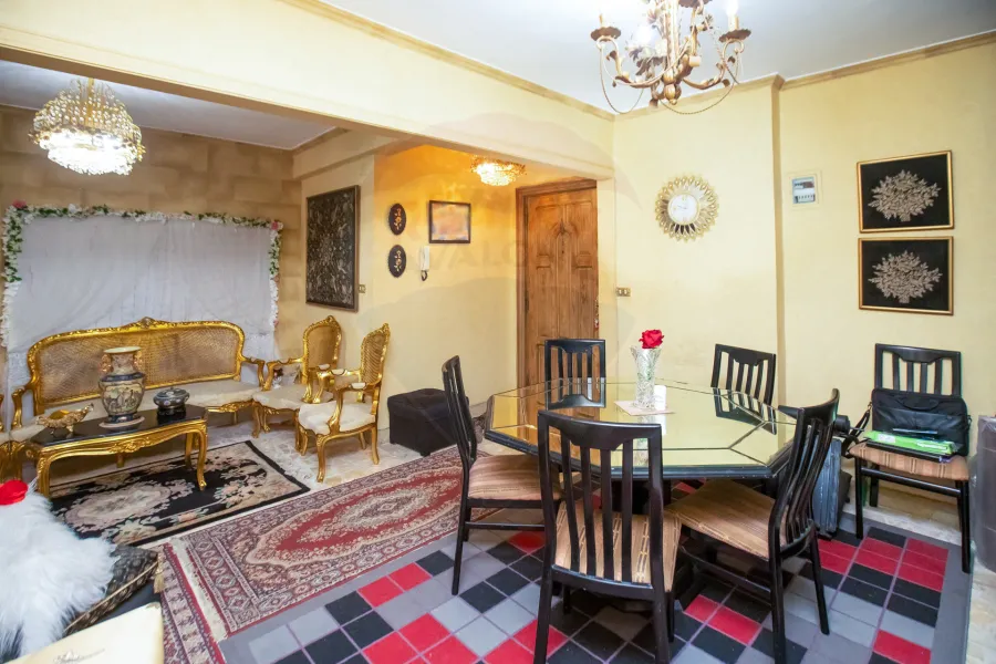 شقة للبيع 105م رشدي (ش احمد شوقي)