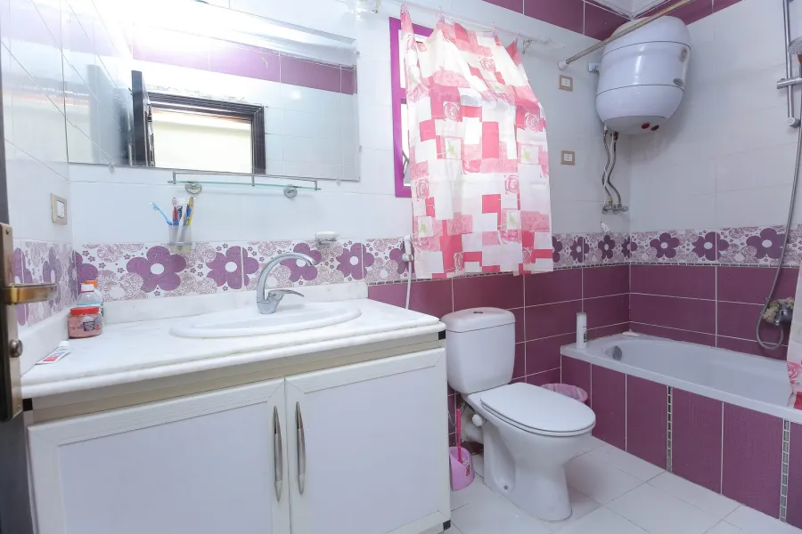 شقة للبيع 165م سموحة -خطوات من ش مصطفى كامل - منطقة فيلات