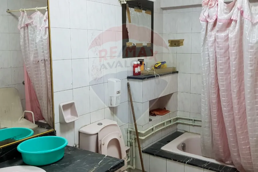 شقة للبيع 350 م جليم (ش مصطفي فهمي)