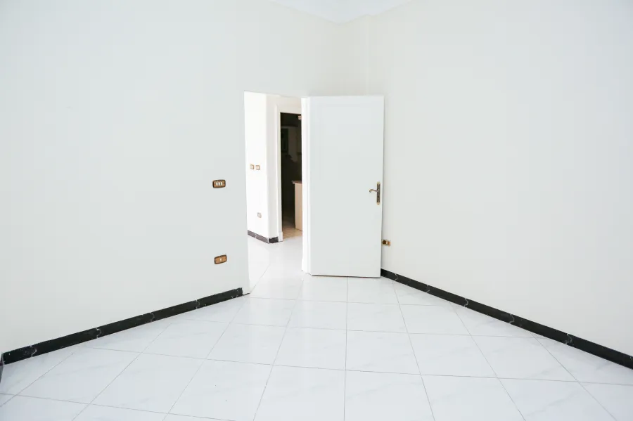 شقة للايجار 200 م كفر عبده (خطوات من حديقة اللمبي)