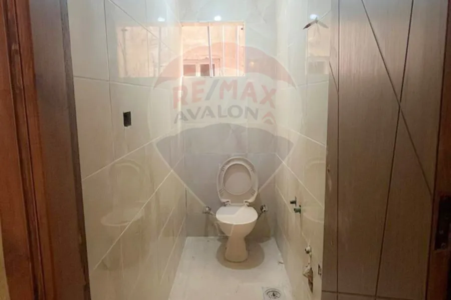 شقة للبيع 140 م كفر عبده (ش سكينة بنت الحسين)