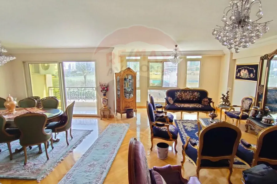 شقة للبيع 215 م سموحة (ش النقل و الهندسة)