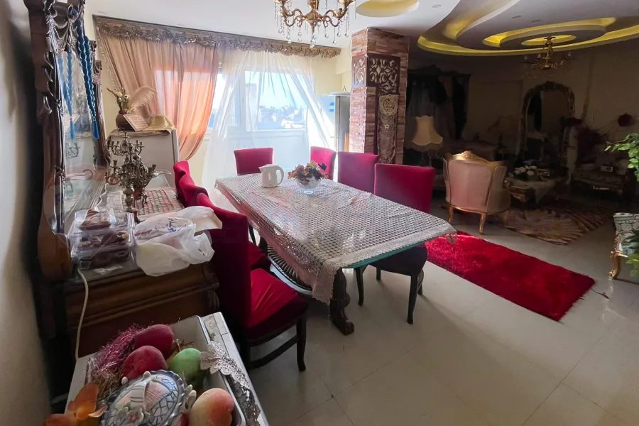 شقة للبيع 150 م صافي  كامب شيزار (ش عبد المنعم سند)