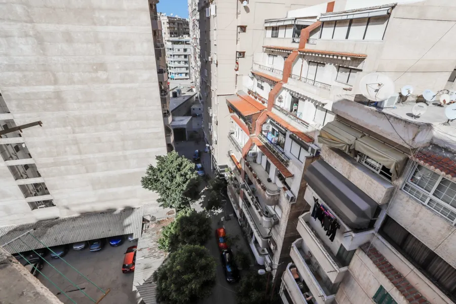 شقة للبيع 160م كفرعبده -خطوات من ش أبوقير