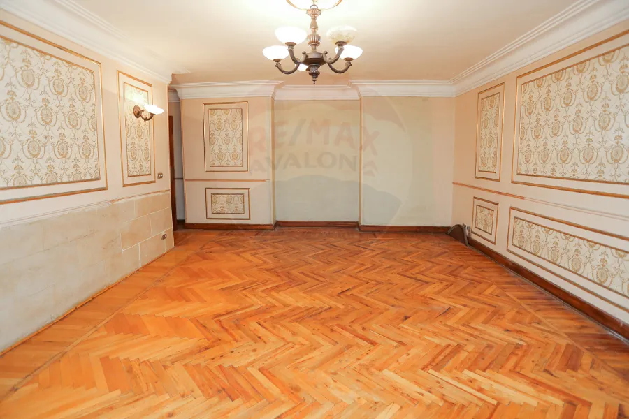 شقة للبيع 285 م لوران (ش عبد السلام عارف)