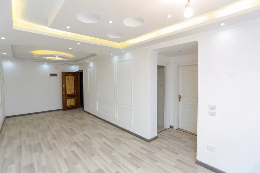 شقة للبيع 185م الازاريطة (خطوات من الترام)