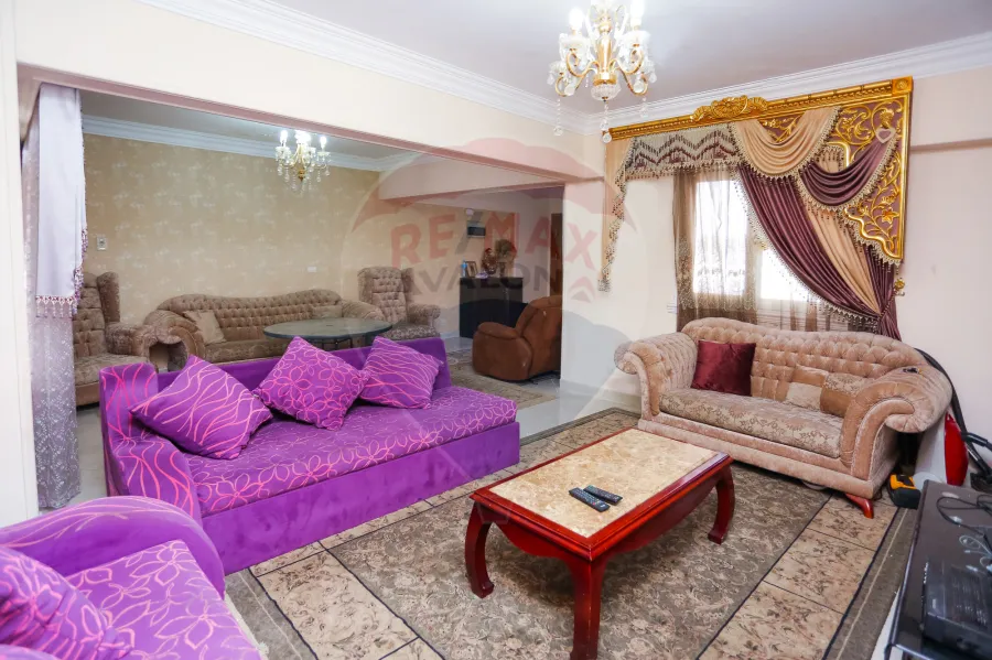 شقة للبيع 170 م محطه الرمل  (ش سعد زغلول)