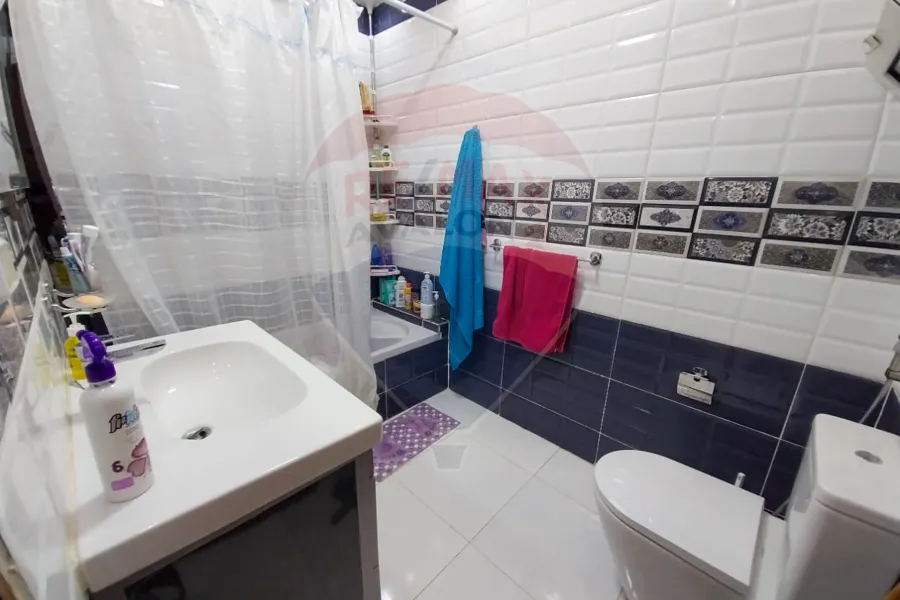 شقة للبيع 160 م المندرة (ش جمال عبد الناصر مباشرة)