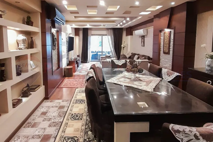 شقة للبيع 210 م السرايا (ثاني نمرة من البحر)