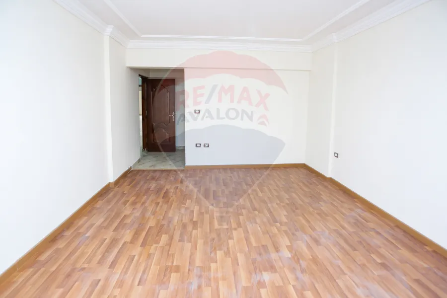 شقة للإيجار280 م جليم (خطوات من البحر)