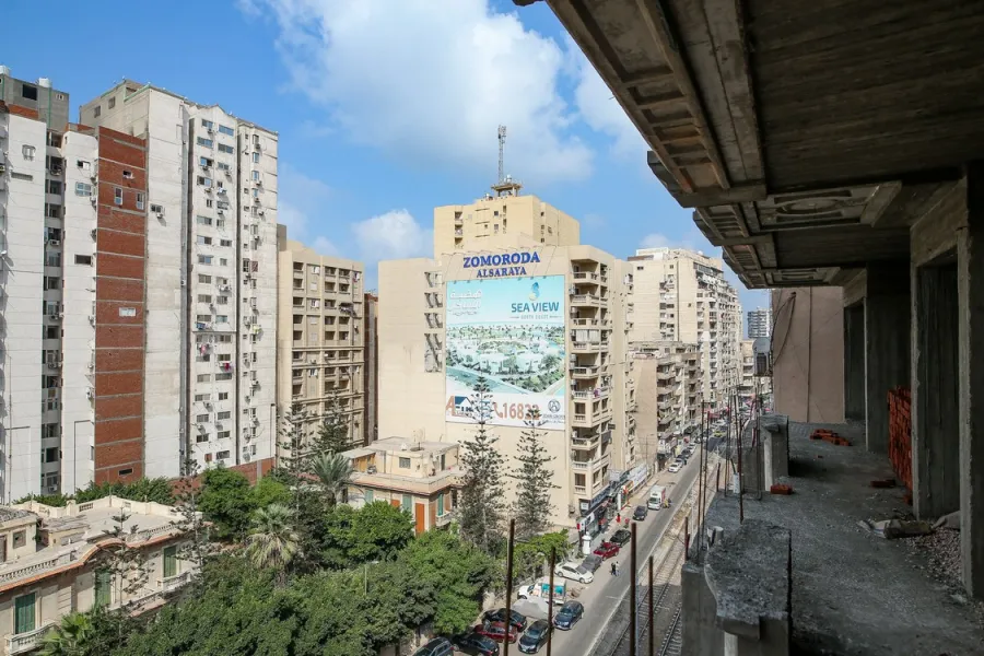 شقة للبيع بجليم 170م (ش عبدالسلام عارف-علي الترام مباشرة)