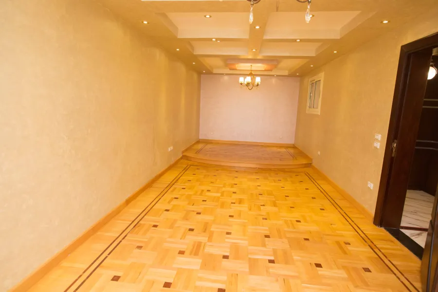 شقة دوبليكس للبيع 550م السرايا (خلف مدرسة الطفولة السعيدة)