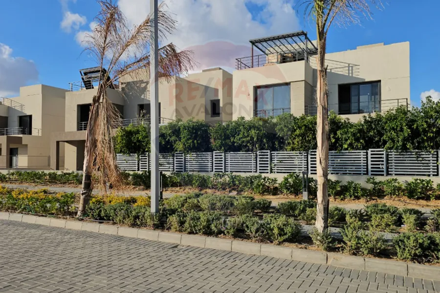 فيلا ستاند الون للبيع 468 م (بالم هيلز)