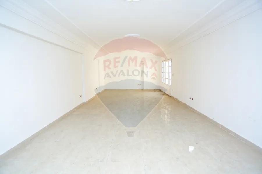 شقة للبيع 190م جليم (شارع ابوقير الرئيسي)