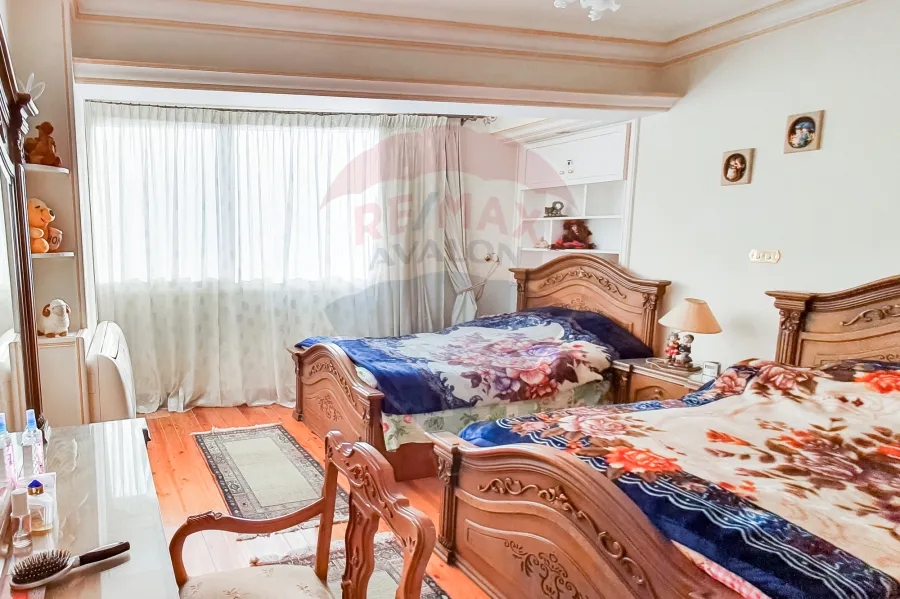 شقه للايجار المفروش 137 م سان ستيفانو (علي البحر مباشرة)