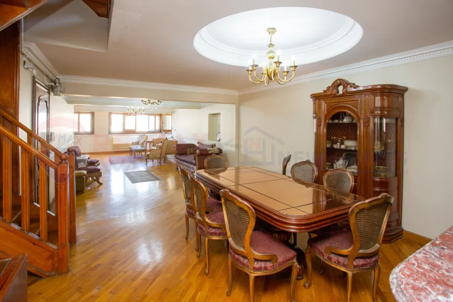 شقة تريبلكس للبيع 220 م ستانلي (بالقرب من البحر)