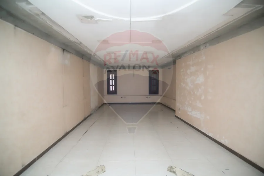 محل للإيجار 103 م لوران (على الترام مباشرة)