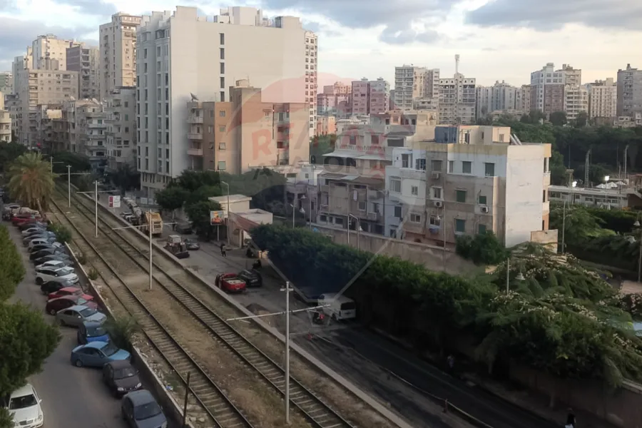 شقة للبيع 195 م سبورتينج (علي النادي مباشرة)