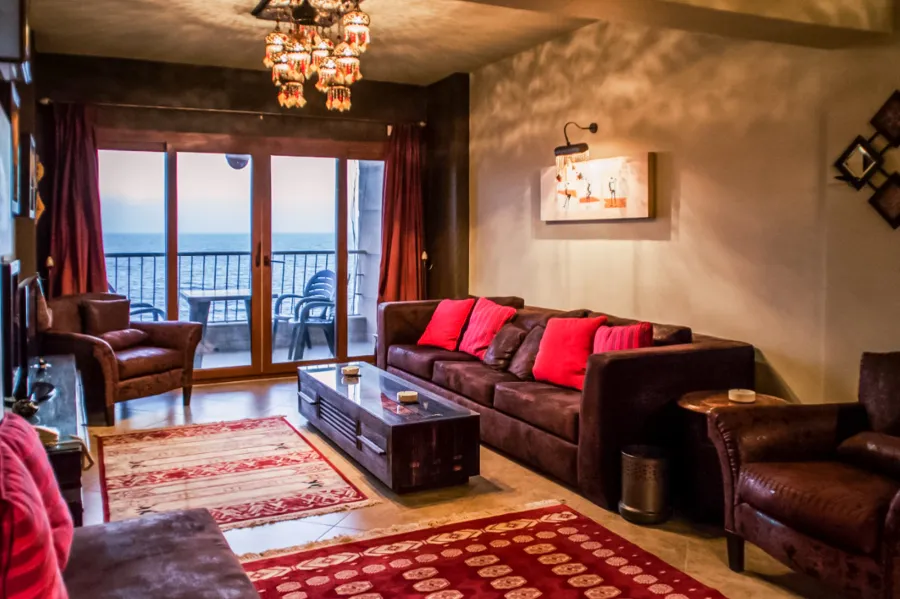 شقة  للايجار مفروش 120م سابا باشا (بانوراما رائعة على البحر مباشرة)