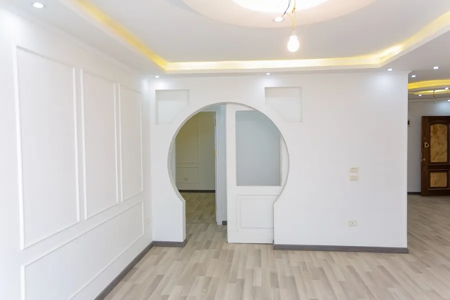 شقة للبيع 185م الازاريطة (خطوات من الترام)