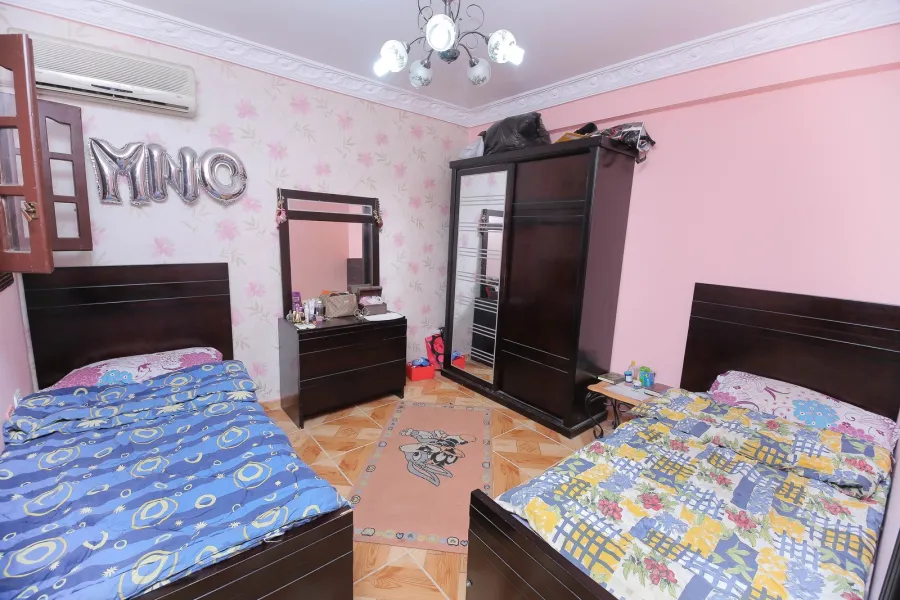 شقة للبيع 165م سموحة -خطوات من ش مصطفى كامل - منطقة فيلات