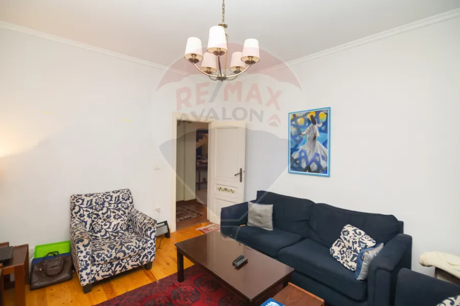 شقة دوبلكس للبيع 300 م الازاريطة (ش الاسكندر الاكبر - خطوات من البحر )