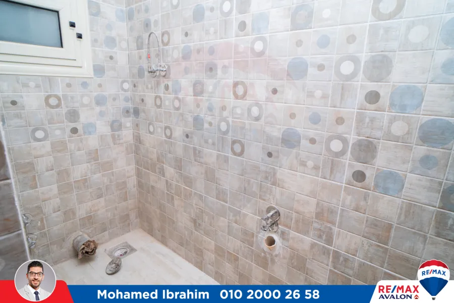 شقة اداري للايجار 220 م سموحة (ش ادمون فريمون)