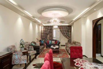 شقة للبيع 175 م زيزينيا (تاني نمره من الترام - خطوات من ش أبو قير الرئيسي)