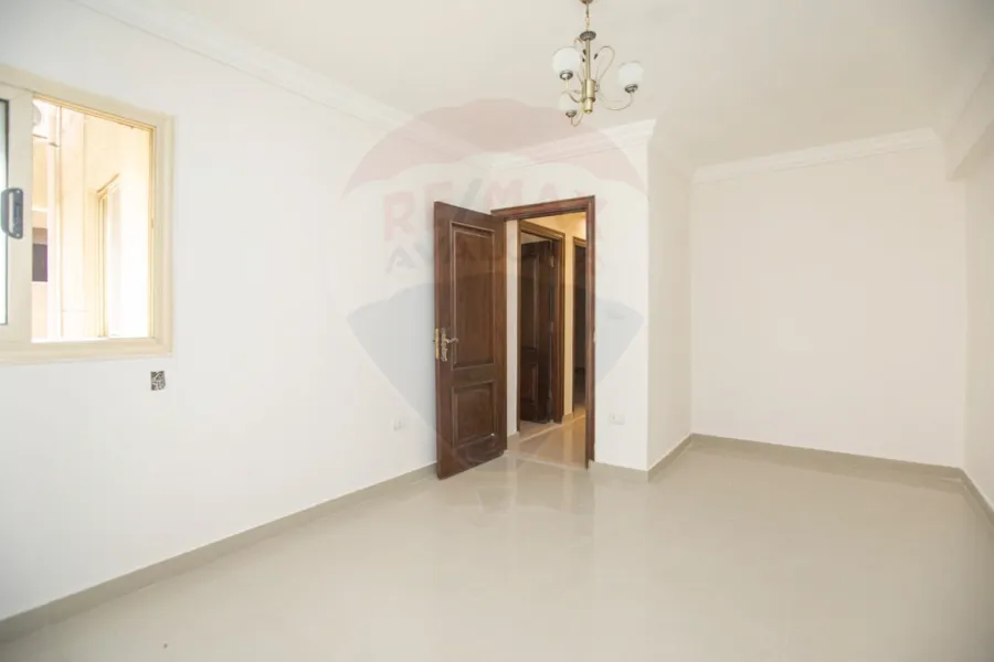 شقة للايجار 220 م كفر عبده (ش سانت جينى)