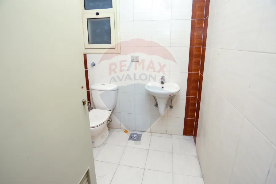 محل + ميزانين للايجار 300 م سموحه (ش فوزي معاذ)