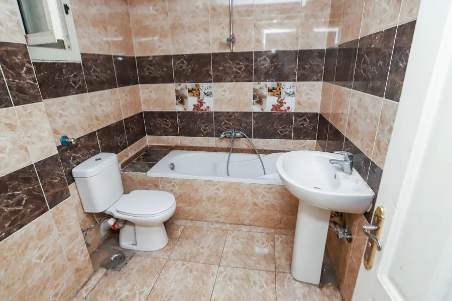 شقة للبيع 148م العصافرة بحرى (ش أحمد تيسير خطوات من البحر)