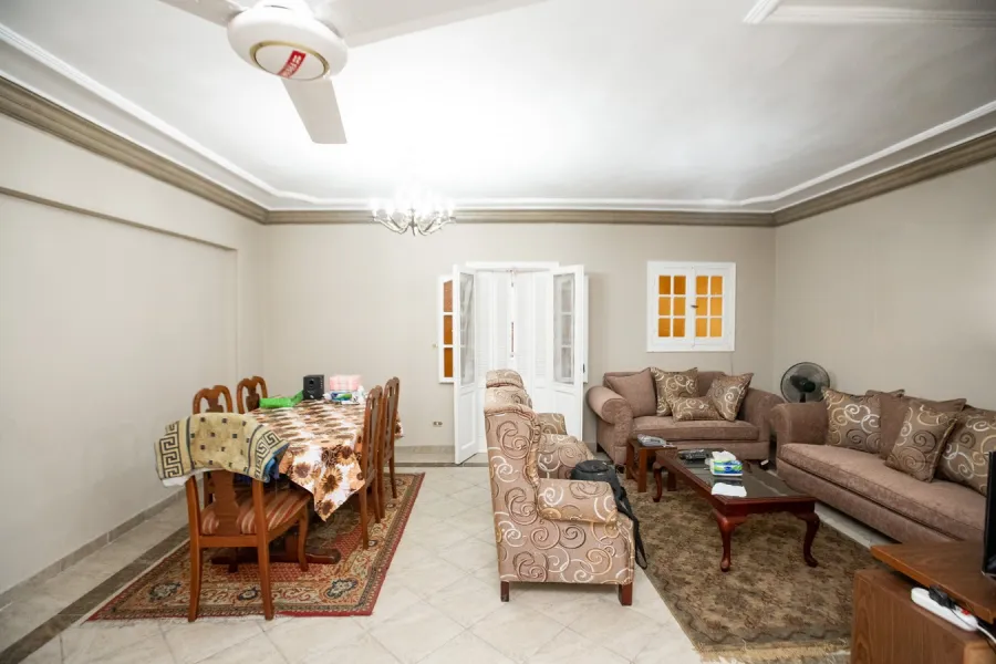 شقة للبيع 115م سيدي جابر ( ش أبو قير - بجوار سوبر ماركت دهب)