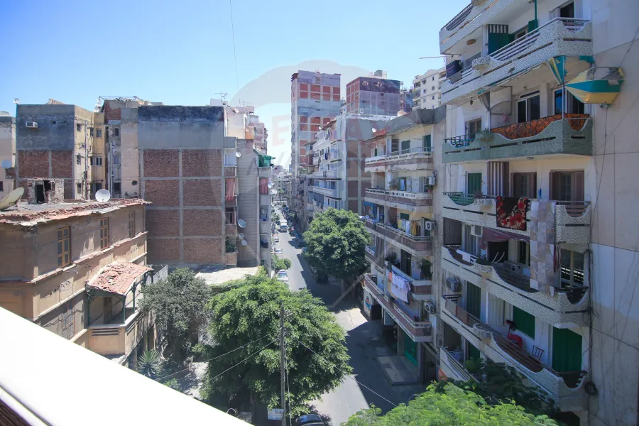 شقة للبيع 240 م محرم بك (ش المأمون مباشرة)