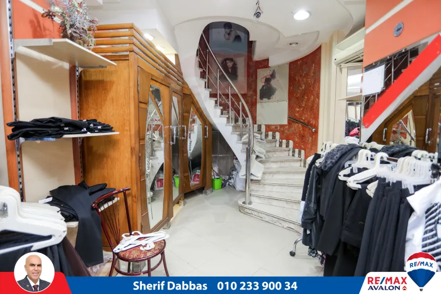 محل للبيع 104 م محطة الرمل (شارع النبي دانيال - امام المعبد اليهودي)