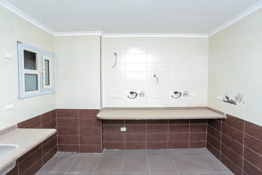 شقة للبيع 185م الازاريطة (خطوات من الترام)