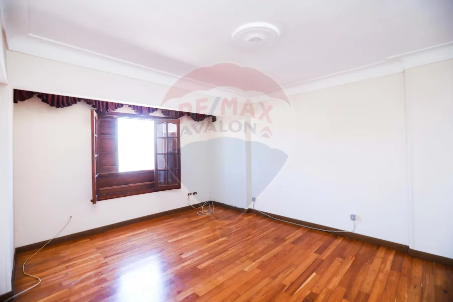 شقه للبيع 218 م جليم  طريق الحرية - ش أبو قير