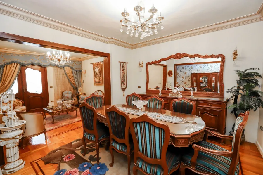 شقة للبيع 160م كفرعبده -خطوات من ش أبوقير