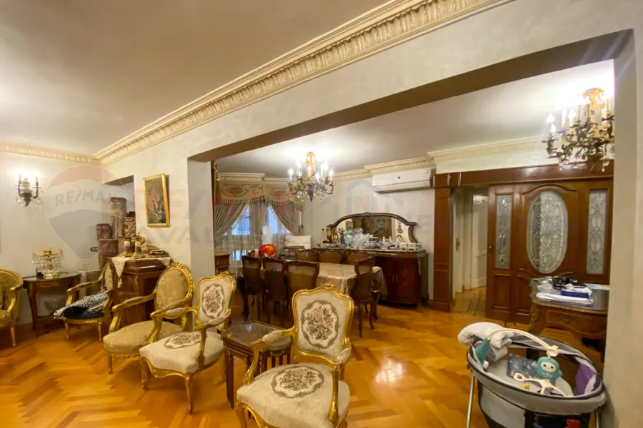 شقة للبيع 150 م ستانلي (خطوات من الترام)