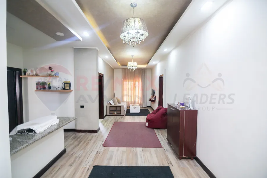 فيلا ستاند الون للبيع 1,100 م كينج مريوط ( خطوات من الهيلتون)