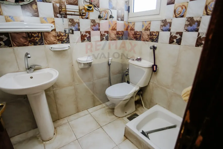 شقة للبيع 500 م سبورتنج (علي البحر مباشرة)