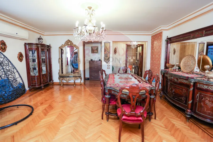 شقه للبيع 265 م صافي جليم (شارع ابوقير مباشرة - تطل علي ميدان جليم)