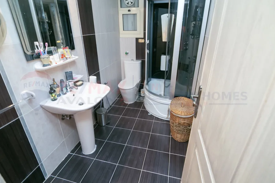 Apartment for sale 240 m Kafr Abdo (Sakina Bnt Al-Hussein st.)