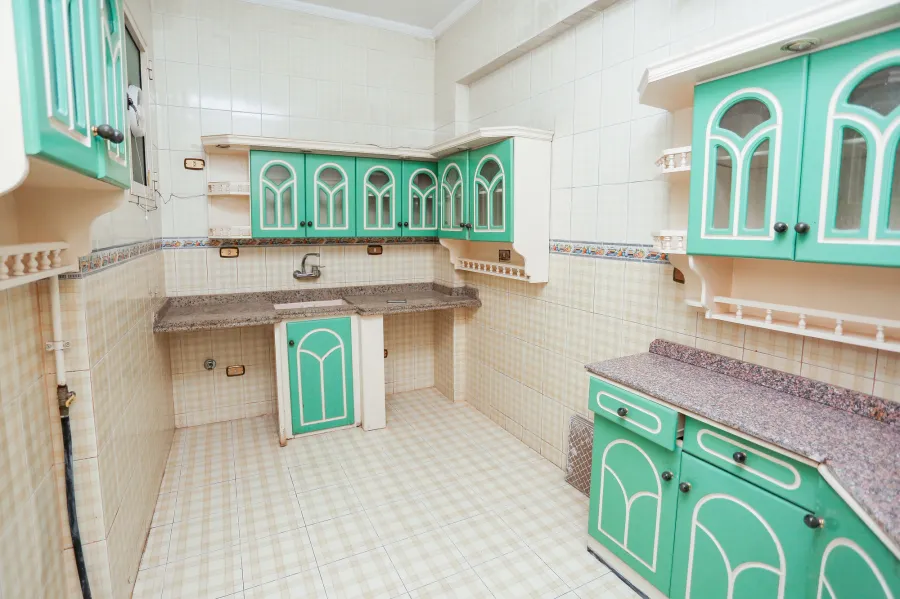 شقة للايجار 200 م كفر عبده (خطوات من حديقة اللمبي)