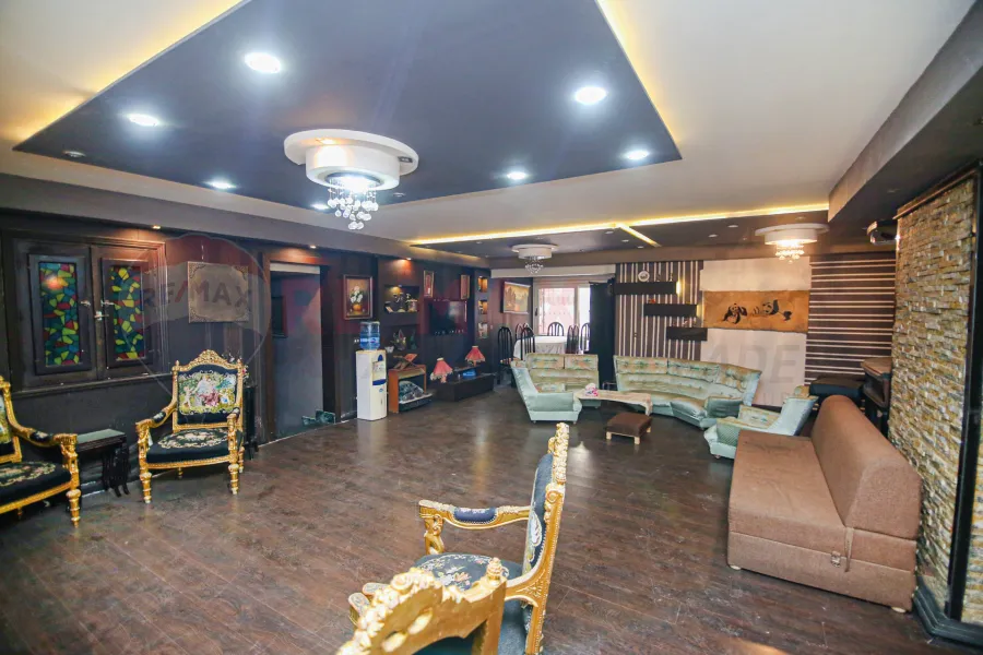 Apartment for sale 195 m Roushdy (directly on the tram)