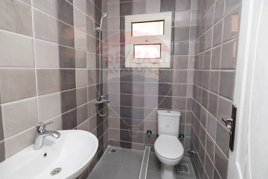 شاليه للبيع الساحل (سيدى عبد الرحمن - قرية اجورا)