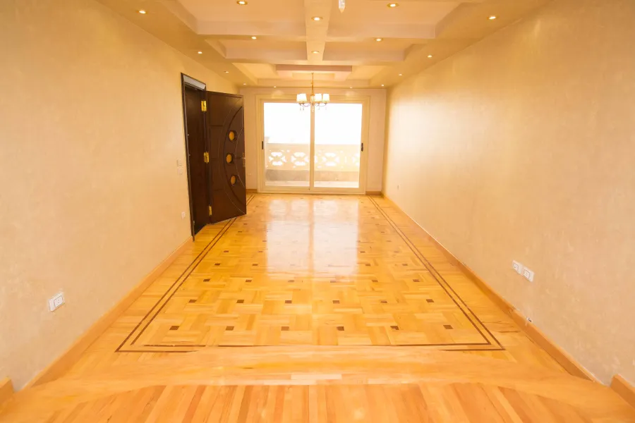 شقة دوبليكس للبيع 550م السرايا (خلف مدرسة الطفولة السعيدة)