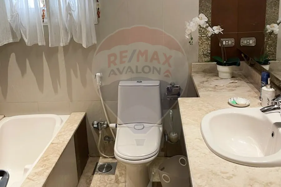 شقه للبيع 180 م كفر عبده (خطوات من ش أبو قير)