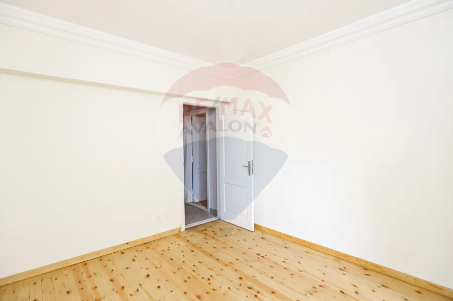 شقة للبيع 255 م جليم ( شارع ابو قير الرئيسي )